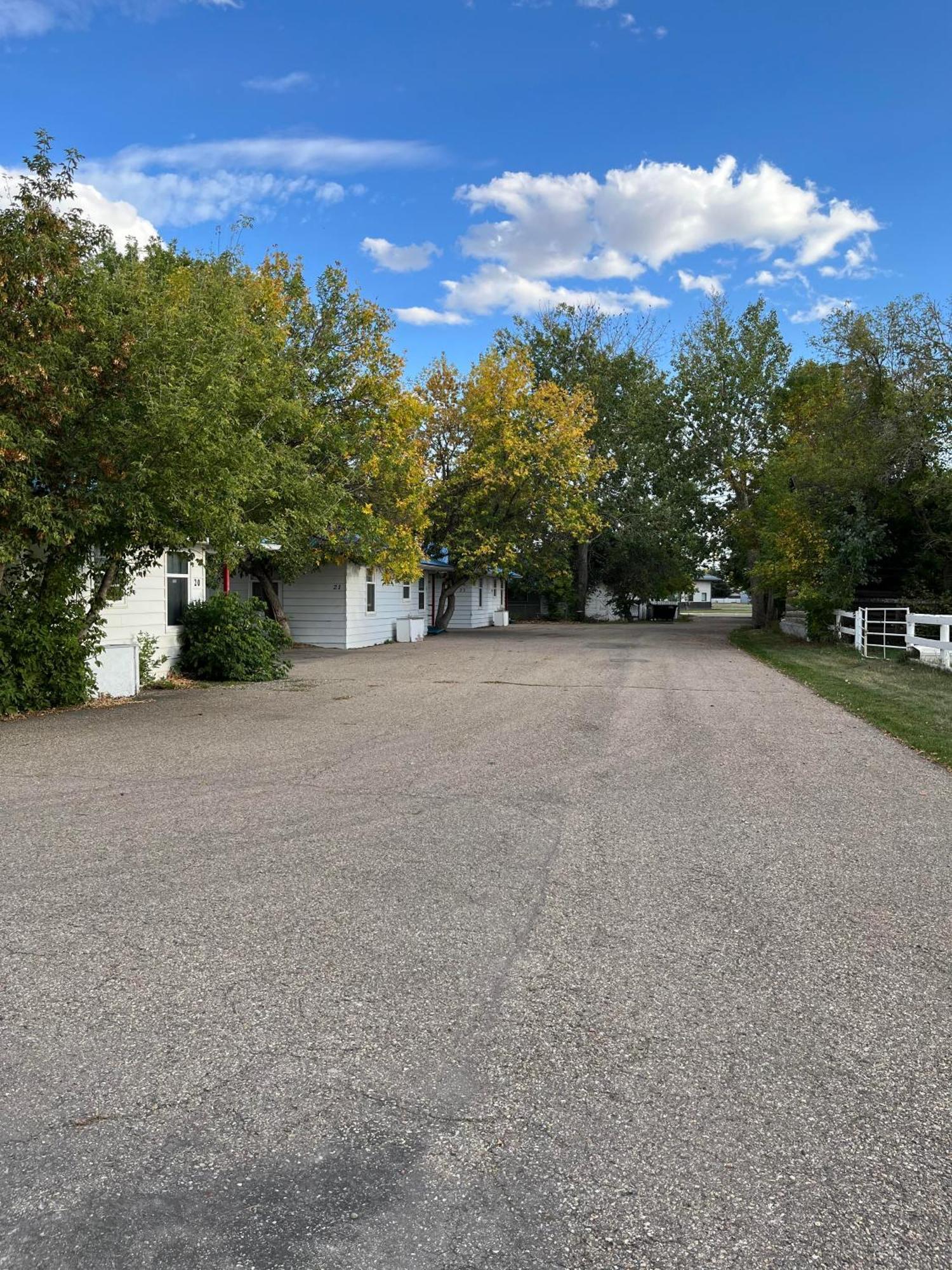 Bluebird Motel Claresholm Extérieur photo
