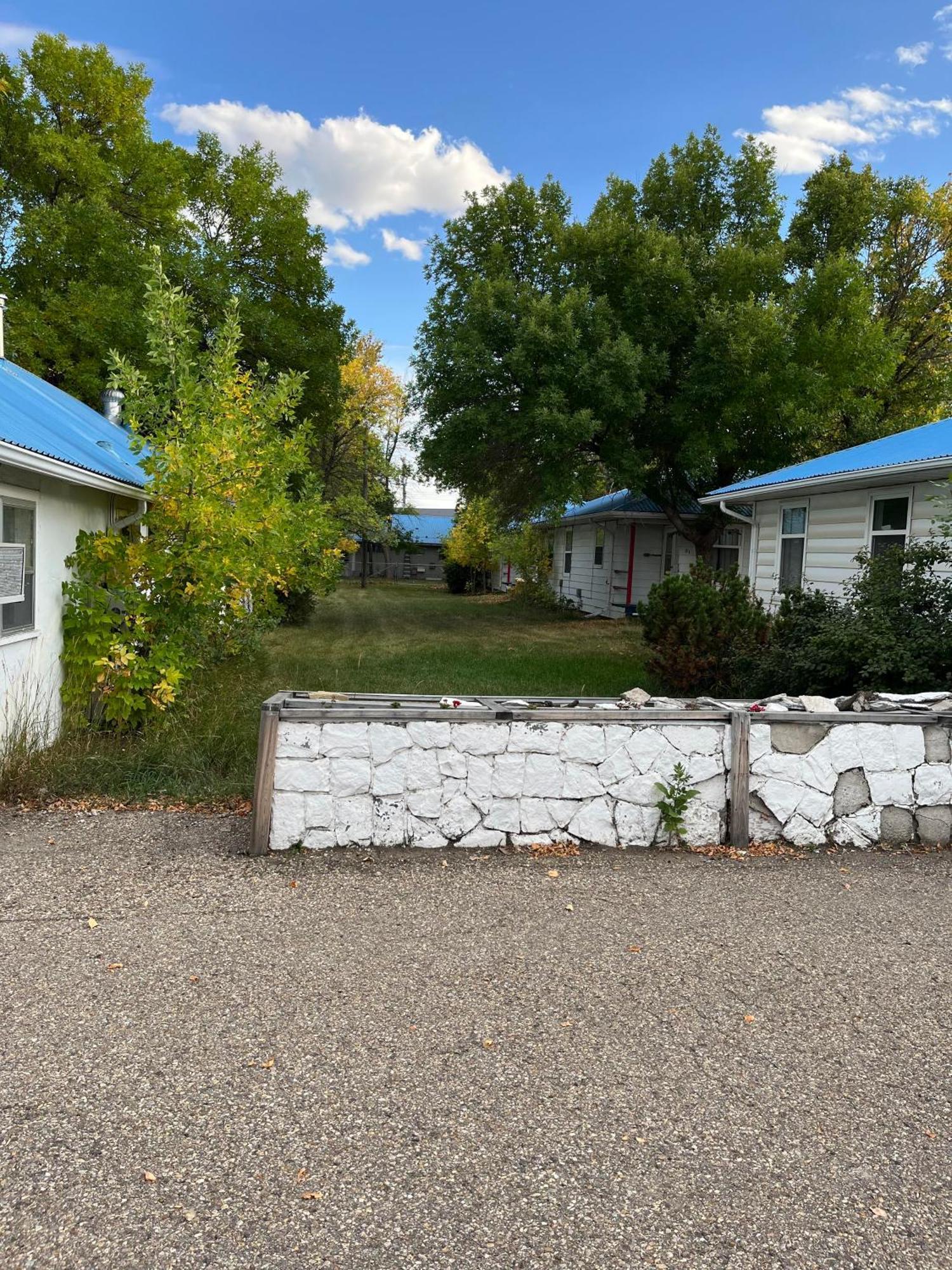 Bluebird Motel Claresholm Extérieur photo