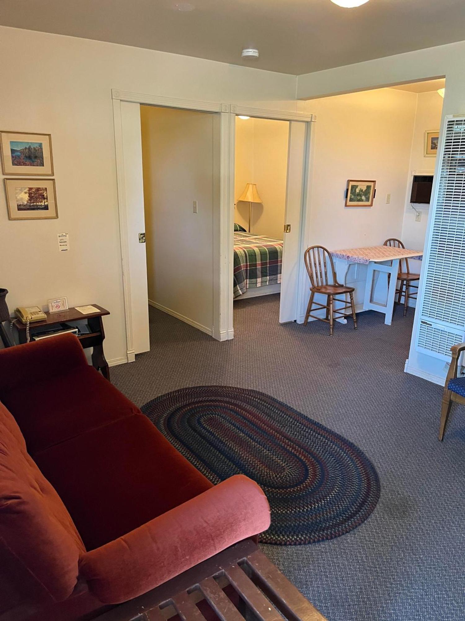 Bluebird Motel Claresholm Extérieur photo